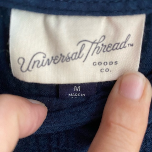 Universal Thread brand Blouse size M - Picture 2 of 2